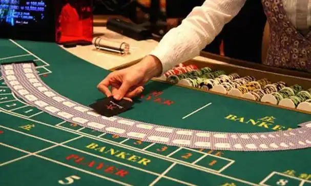 Filipino player joining an online bingo round on e games free mobile app